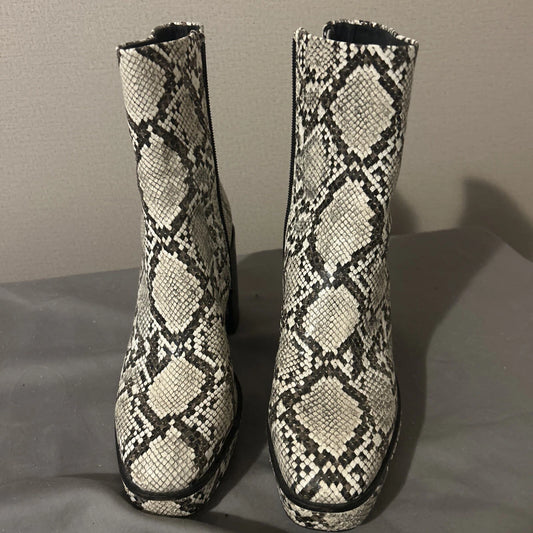 AQUA Women's Beige Boots